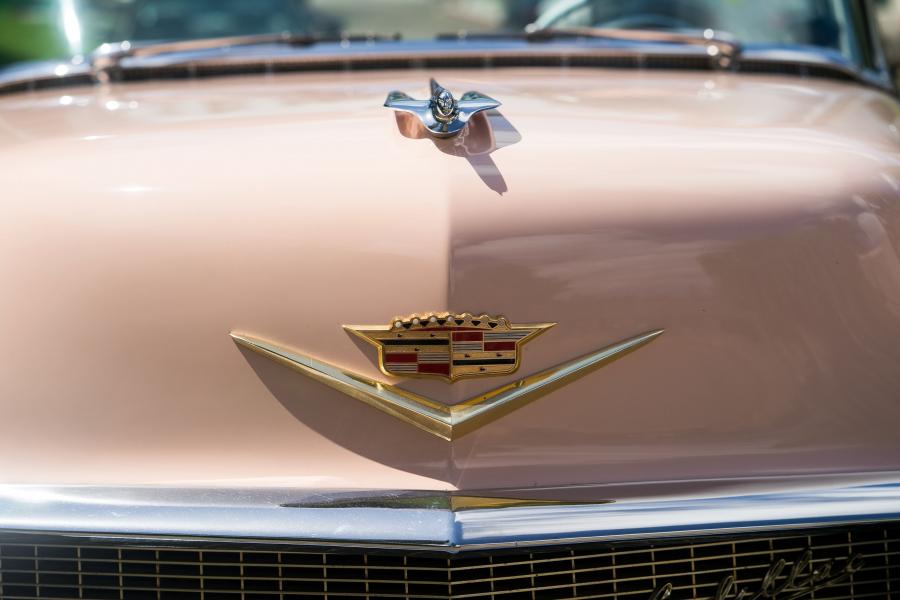 Логотип Cadillac Series 62 Convertible (6267) 1956 года  (фото 4 из 52)